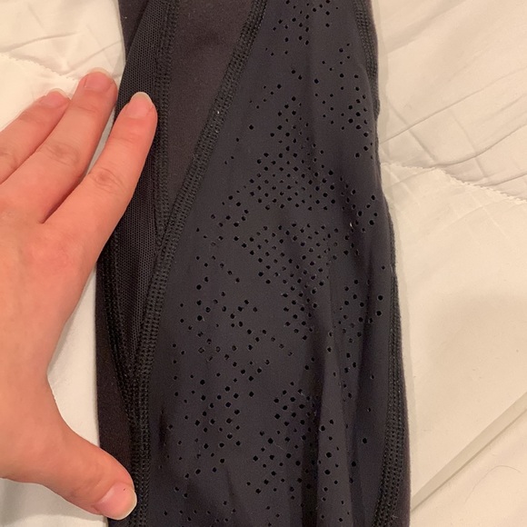 Cropped lululemon leggings - Picture 2 of 3